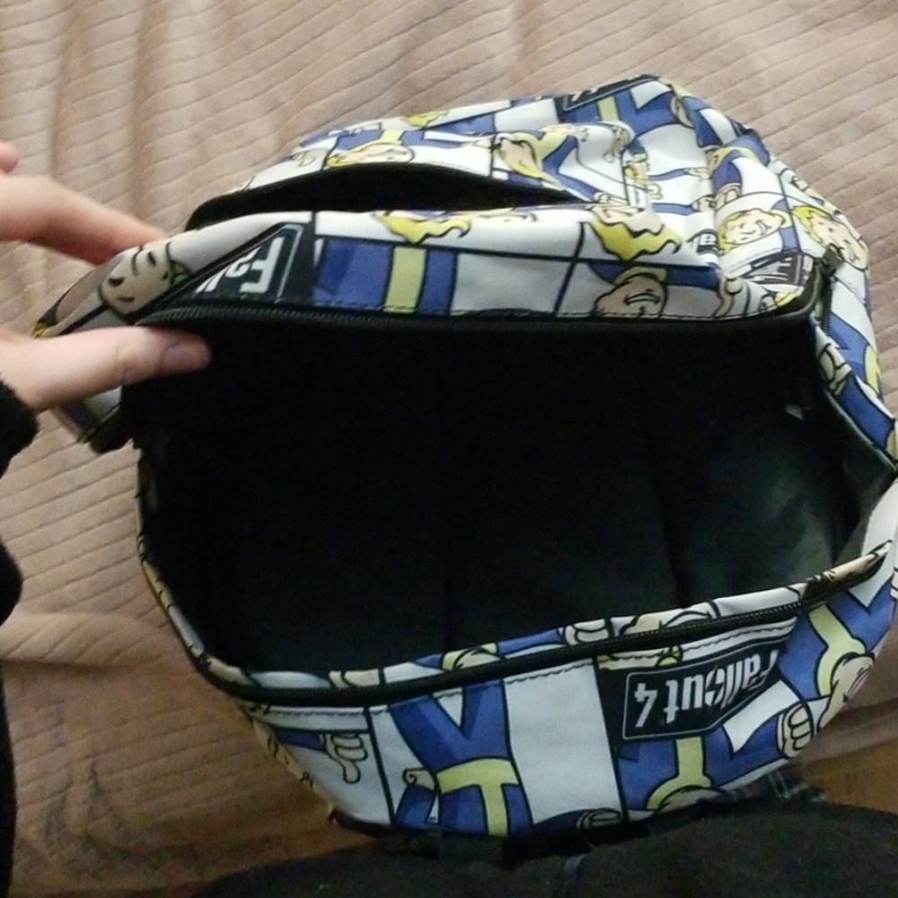 Fallout 4 Backpack - Picture 3 of 3